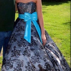 Wow pageant/ prom dress sz 4 excellent condition